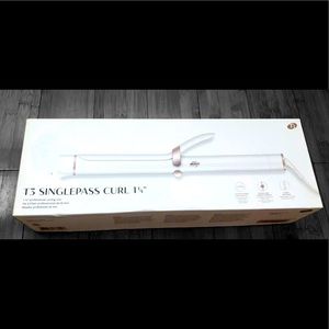 T3 Single Pass Curl 1.25 inch curling iron
